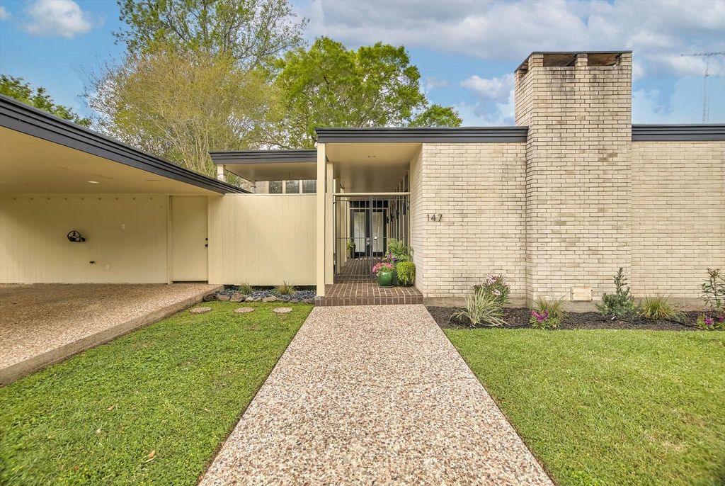 Photo of 147 Valley Drive, Liberty, TX 77575 (MLS # 92554126)