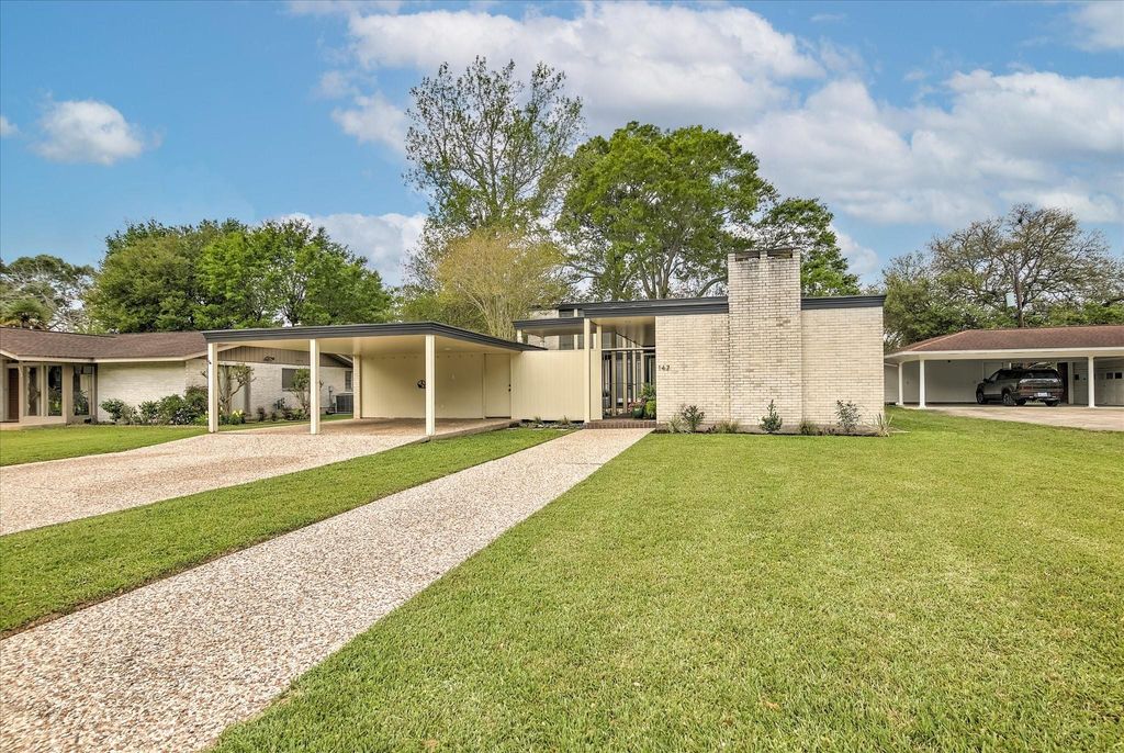 Photo of 147 Valley Drive, Liberty, TX 77575 (MLS # 92554126)