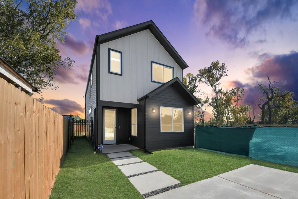 Photo of 5722 Horton Street, Houston, TX 77026 (MLS # 45459366)