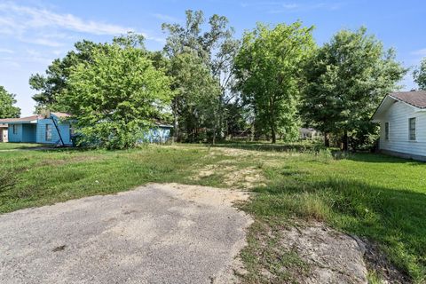 Photo of 9195 Mclean Street, Beaumont, TX 77707 (MLS # 54287865)
