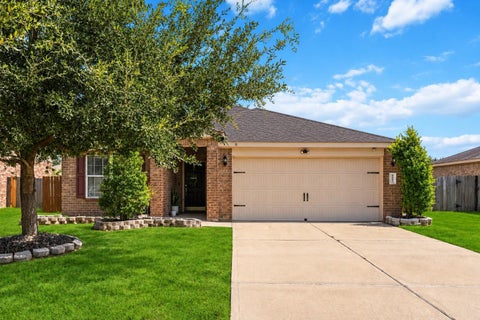 Photo of 9903 Garnet Springs Drive, Rosharon, TX 77583 (MLS # 45704858)