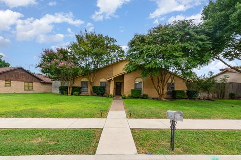 Photo of 3324 Wentworth Street, Plano, TX 75075 (MLS # 45681799)