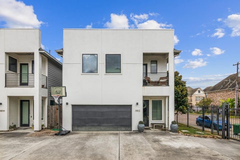 Homes For Rent - 3802 Summa Place<br/> Houston, TX 77025