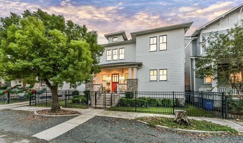 Photo of 508 E 25th Street, Houston, TX 77008 (MLS # 95659919)