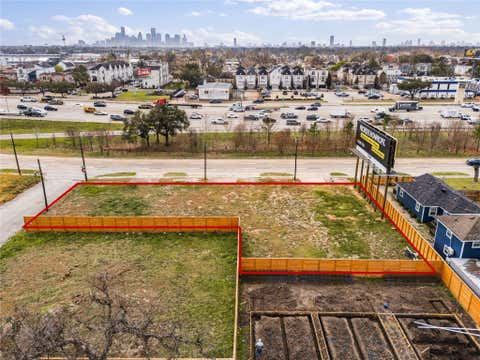 Photo of 1025 N Loop Loop, Houston, TX 77022 (MLS # 14643099)