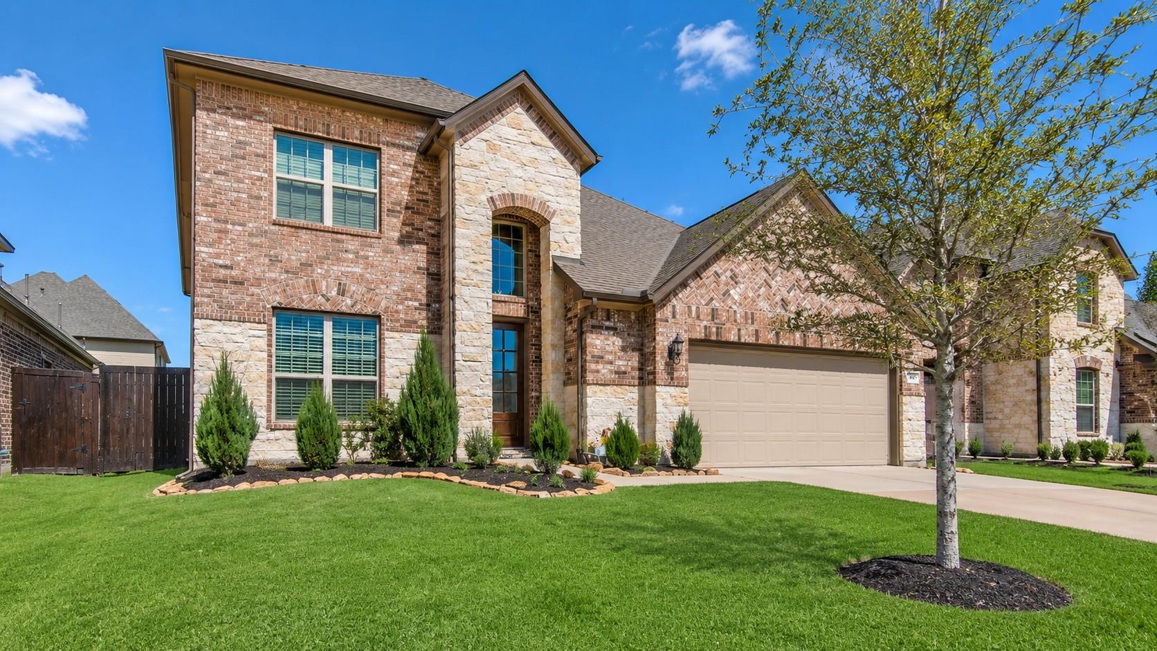 4411 Woodridge Drive