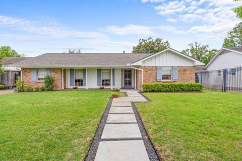 Photo of 6158 Burgoyne Road, Houston, TX 77057 (MLS # 79690208)