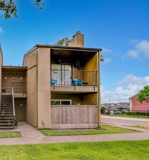 Photo of 3300 Pebblebrook Drive #15, Seabrook, TX 77586 (MLS # 9114562)