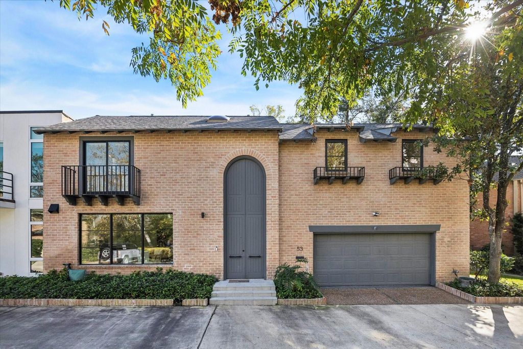 Photo of 10 S Briar Hollow Lane #53, Houston, TX 77027 (MLS # 65948912)
