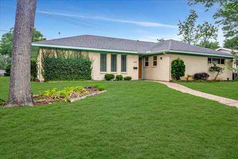 Photo of 503 Whitecap Drive, El Lago, TX 77586 (MLS # 63790690)