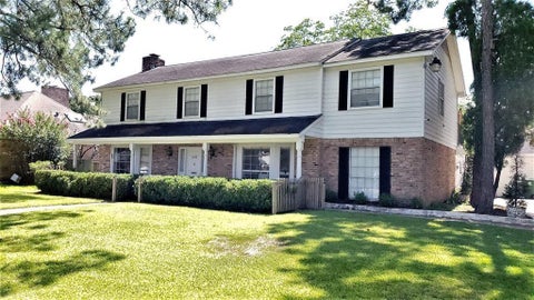 Photo of 6110 Tam O Shanter Lane, Houston, TX 77036 (MLS # 20034396)