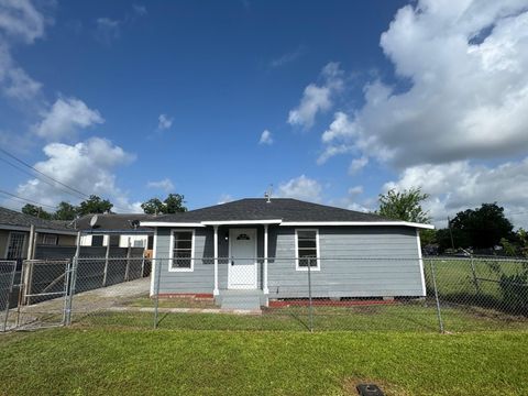 1013 E 40th Street Houston TX 77022