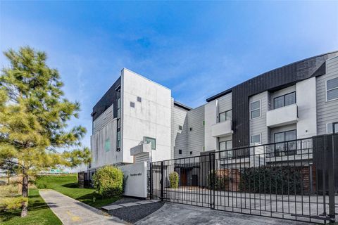 Townhouse For Sale - 4115 Chartres Street<br/> Houston, TX 77004