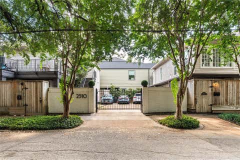 Photo of 2510 Whitney Street #3, Houston, TX 77006 (MLS # 92826609)
