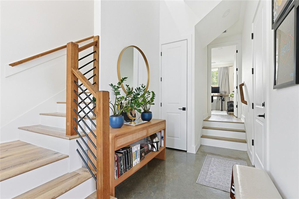 Photo of 730 E 33rd Street, Houston, TX 77022 (MLS # 56646745)