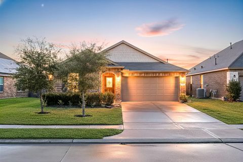 Photo of 15606 Clearwater Bend Drive, Houston, TX 77044 (MLS # 34892415)