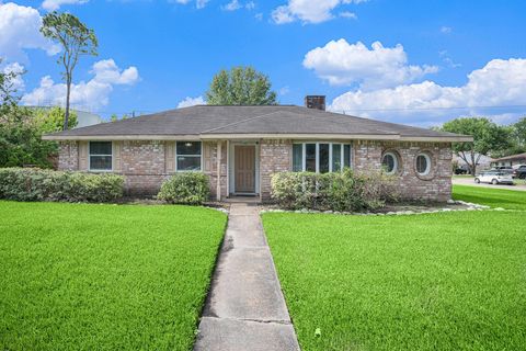 Photo of 515 Brandywyne Drive, Friendswood, TX 77546 (MLS # 45393862)
