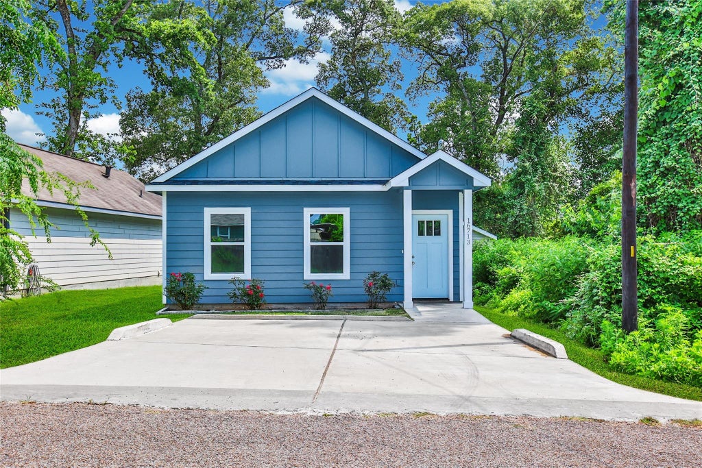 Photo of 16713 E Ivanhoe, Montgomery, TX 77316 (MLS # 52785652)