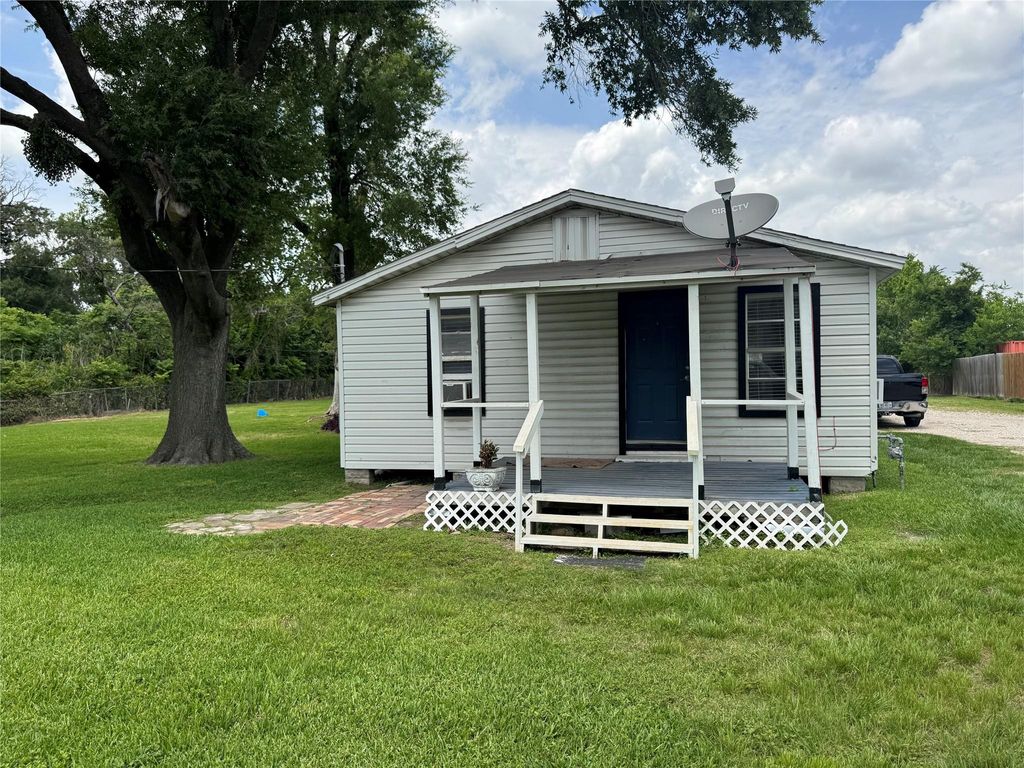 Photo of 413 Genoa Red Bluff Road, Houston, TX 77034 (MLS # 76648005)