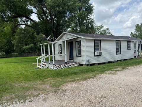 Photo of 413 Genoa Red Bluff Road, Houston, TX 77034 (MLS # 76648005)