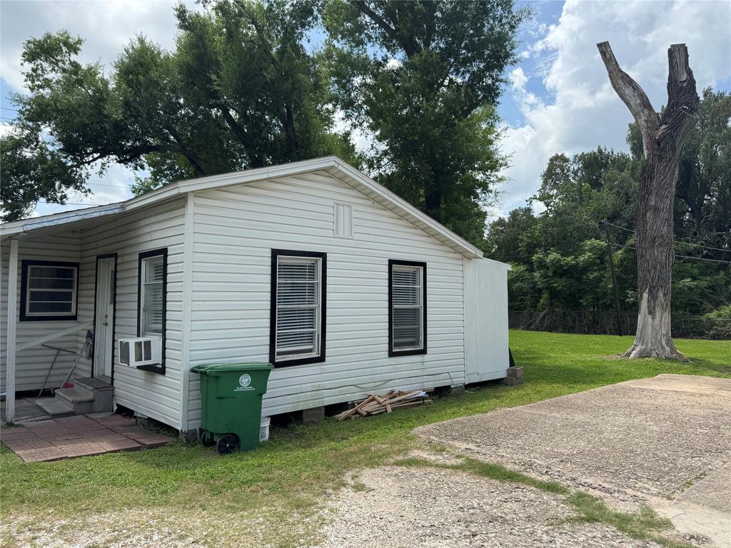 Photo of 413 Genoa Red Bluff Road, Houston, TX 77034 (MLS # 76648005)