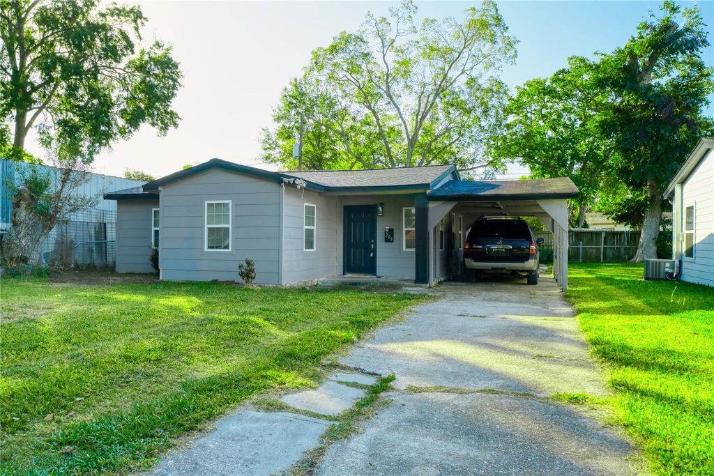 Photo of 303 Park Street, Baytown, TX 77520 (MLS # 50621330)
