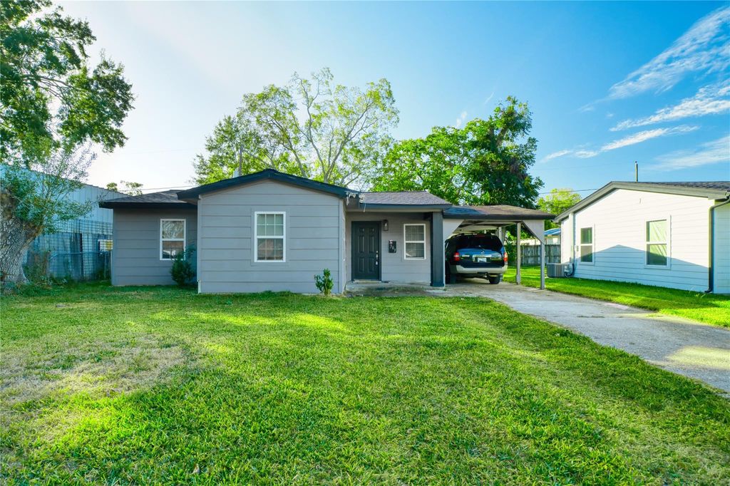Photo of 303 Park Street, Baytown, TX 77520 (MLS # 50621330)