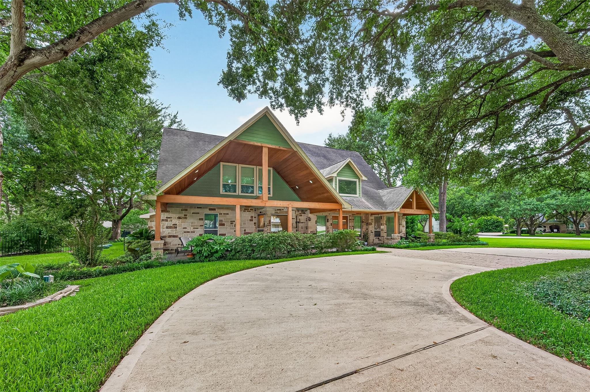 3018 S Saddlebrook Lane