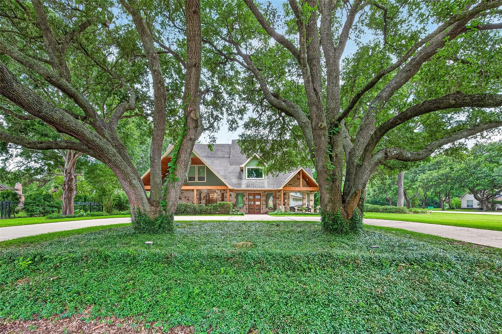 3018 S Saddlebrook Lane