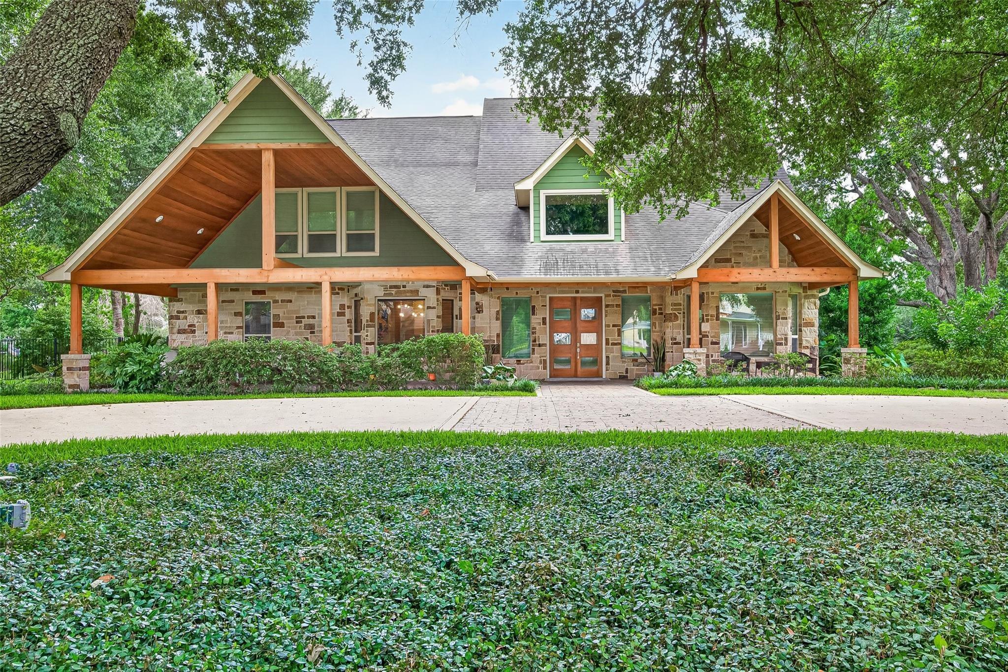 3018 S Saddlebrook Lane