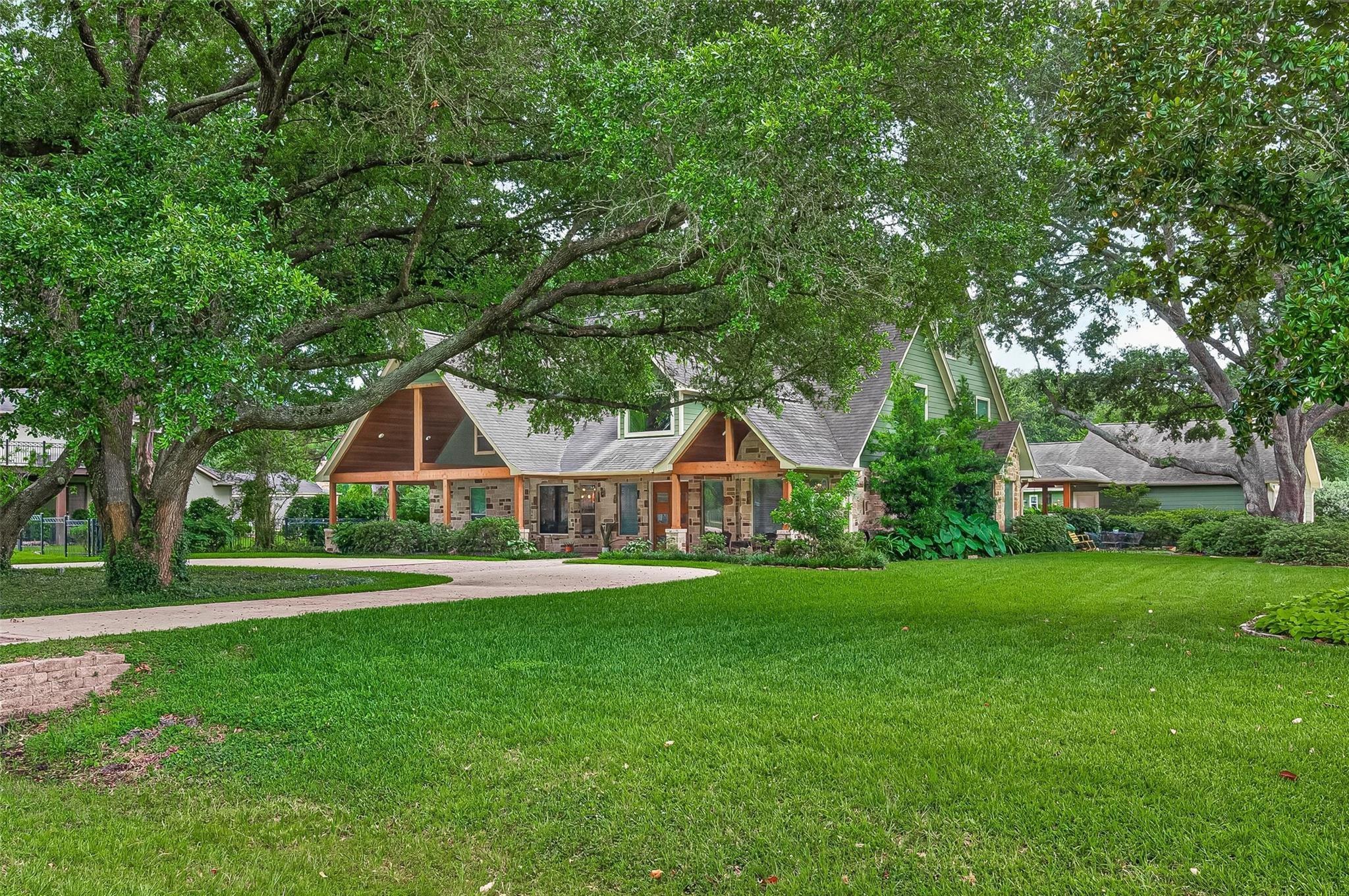 3018 S Saddlebrook Lane