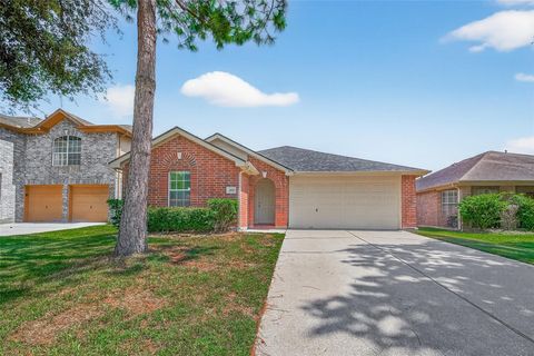 Photo of 203 Mammoth Springs Lane, Dickinson, TX 77539 (MLS # 5939418)