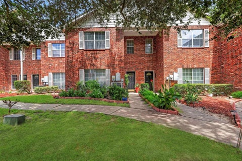 Townhouse For Sale - 13673 Garden Grove Court #275<br/> Houston, TX 77082