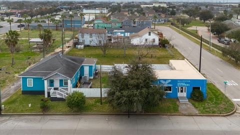Photo of 905 43rd Street, Galveston, TX 77550 (MLS # 72451442)