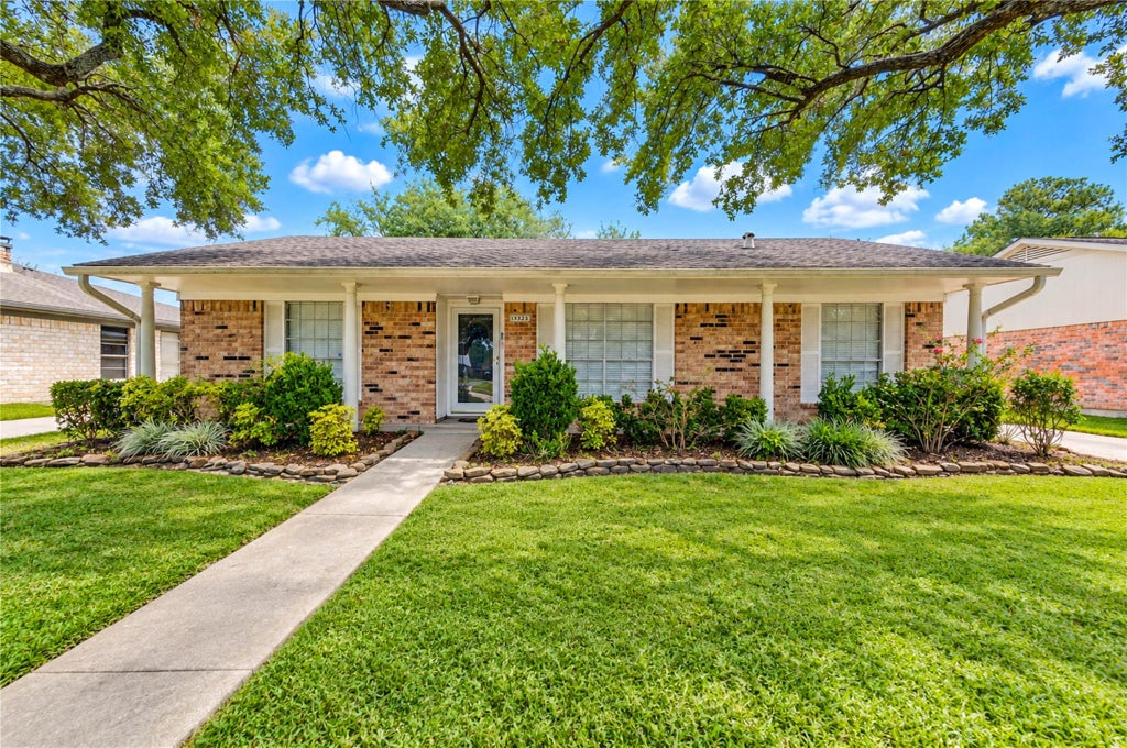 Photo of 11323 Sagetrail Drive, Houston, TX 77089 (MLS # 96382298)