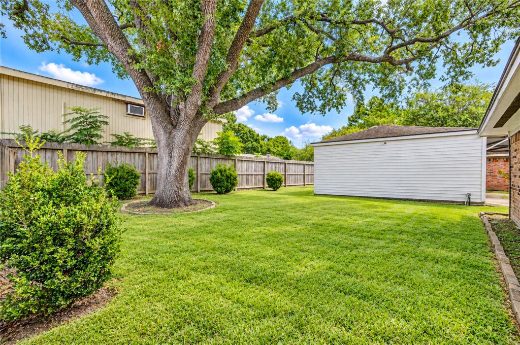 Photo of 11323 Sagetrail Drive, Houston, TX 77089 (MLS # 96382298)