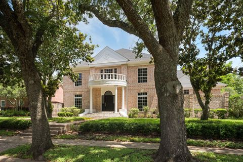 Photo of 93 Greensward Lane, Sugar Land, TX 77479 (MLS # 79588862)