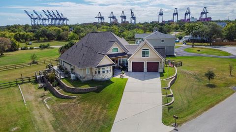 Photo of 5 Shore Acres Circle, Shoreacres, TX 77571 (MLS # 20585859)