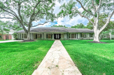 Photo of 5702 Bayou Glen Road, Houston, TX 77057 (MLS # 56027293)