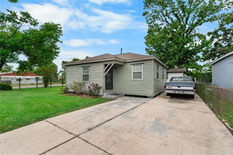 Photo of 1005 Majestic Street, Houston, TX 77020 (MLS # 34018966)