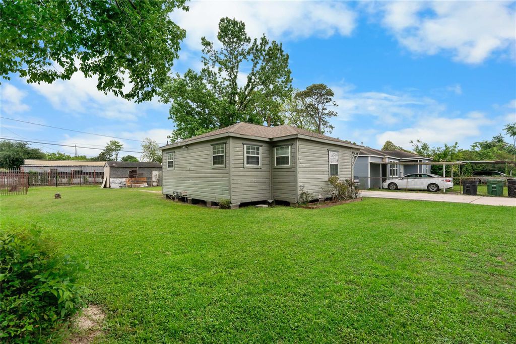 Photo of 1005 Majestic Street, Houston, TX 77020 (MLS # 34018966)