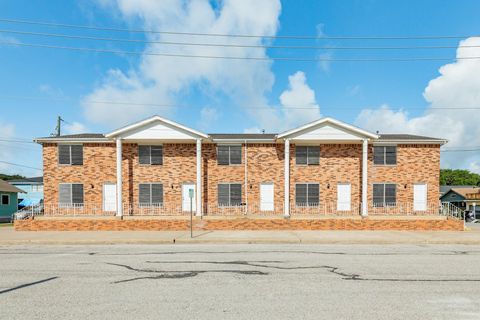 Photo of 711 7th Street #3, Galveston, TX 77550 (MLS # 96017239)