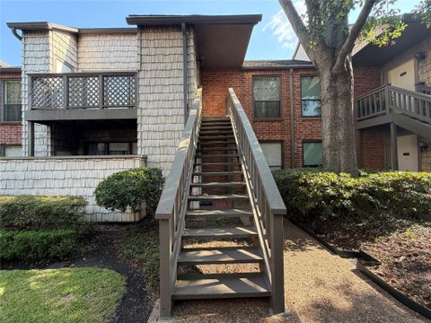 Photo of 2829 Timmons Lane #172, Houston, TX 77027 (MLS # 31379453)