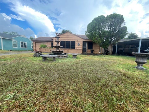 Photo of 1900 W Gulf Street, Baytown, TX 77520 (MLS # 54355451)