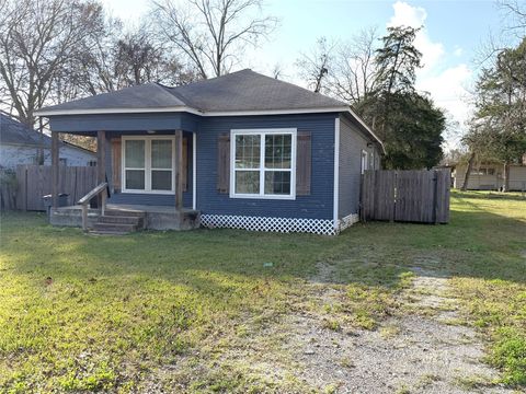 Photo of 410 N Elm Street, Trinity, TX 75862 (MLS # 15620778)