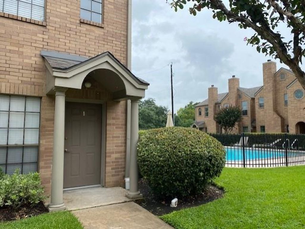 Photo of 3300 Bellefontaine Street #4, Houston, TX 77025 (MLS # 60257826)