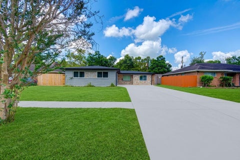 Photo of 8910 Marinette Drive, Houston, TX 77074 (MLS # 71760853)