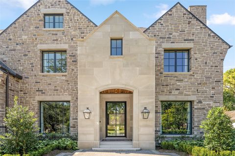 Photo of 811 Creek Wood Way, Houston, TX 77024 (MLS # 57815791)