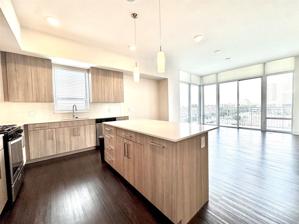 Photo of 3120 Smith Street #602, Houston, TX 77006 (MLS # 61237650)