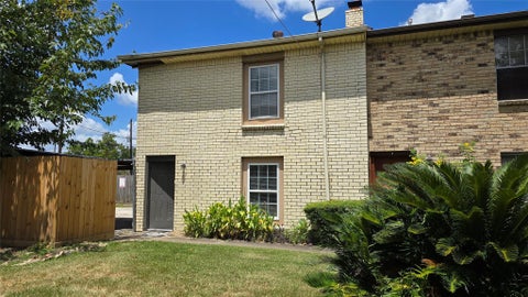 Photo of 1403 Blalock Road #5, Houston, TX 77055 (MLS # 10711420)
